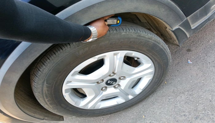 2020 KIA SONET HTX 1.5, Diesel, Manual, 1,27,641 km, tyre