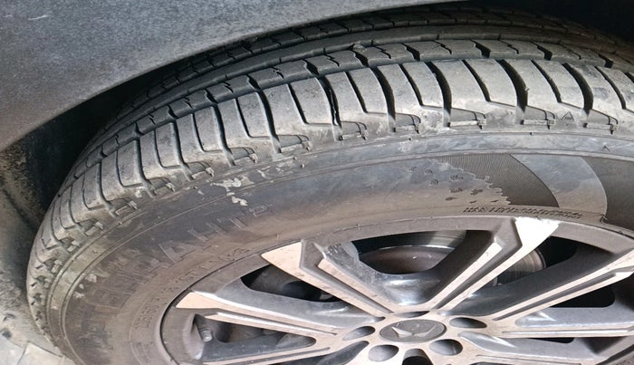 2021 Mahindra XUV700 AX 7 P AT 7 STR, Petrol, Automatic, 83,938 km, tyre