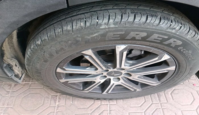 2021 Mahindra XUV700 AX 7 P AT 7 STR, Petrol, Automatic, 83,938 km, tyre