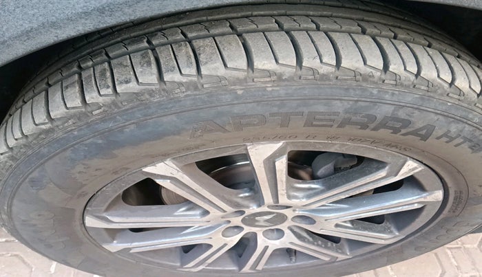 2021 Mahindra XUV700 AX 7 P AT 7 STR, Petrol, Automatic, 83,938 km, tyre