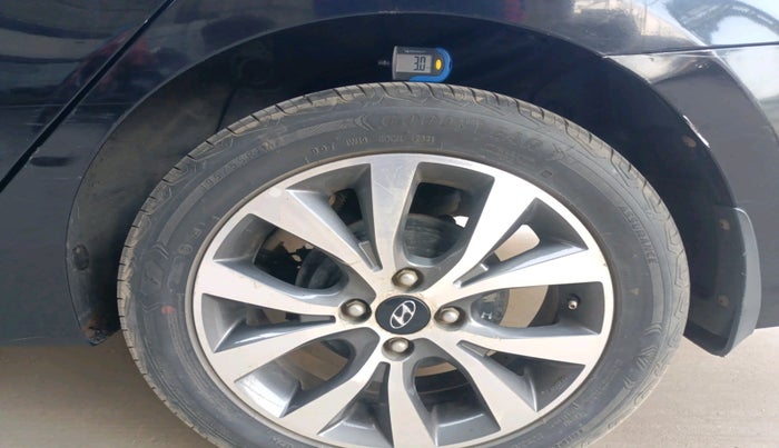 2015 Hyundai Verna FLUIDIC 1.6 CRDI S(O) 4S, Diesel, Manual, 1,02,228 km, tyre