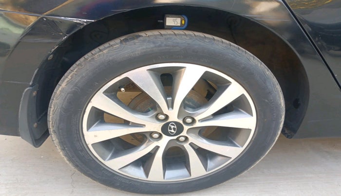 2015 Hyundai Verna FLUIDIC 1.6 CRDI S(O) 4S, Diesel, Manual, 1,02,228 km, tyre