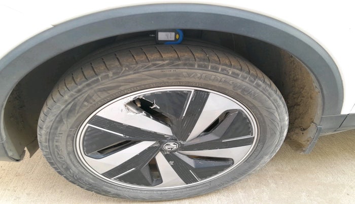 2022 MG ZS EV EXCLUSIVE, Electric, Automatic, 85,960 km, tyre