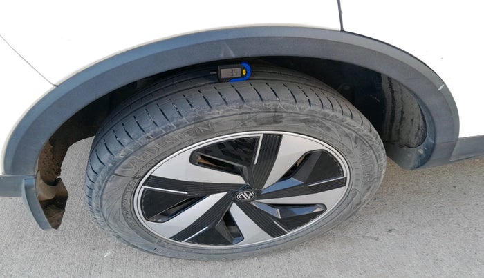 2022 MG ZS EV EXCLUSIVE, Electric, Automatic, 85,960 km, tyre