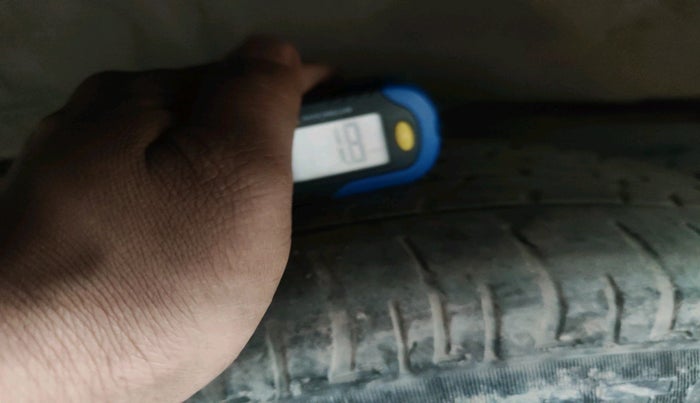 2022 Toyota Innova Crysta 2.4 VX 8 STR, Diesel, Manual, 67,254 km, tyre