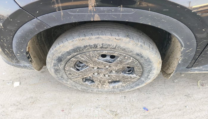 2023 Hyundai VENUE S(O) 1.2, Petrol, Manual, 66,550 km, tyre