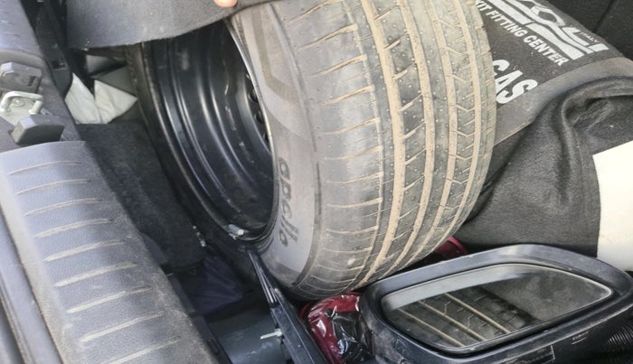 2023 Hyundai VENUE S(O) 1.2, Petrol, Manual, 66,550 km, tyre