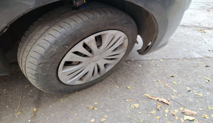 2015 Maruti Ertiga VXI CNG, Petrol, Manual, 1,71,644 km, tyre