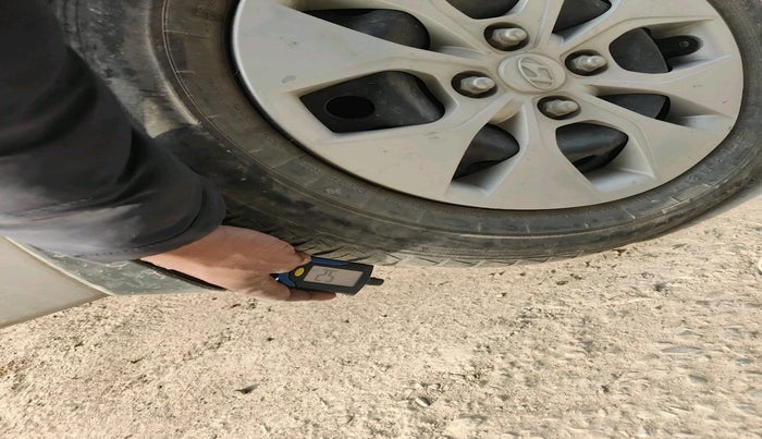 2015 Hyundai Xcent S 1.2, CNG, Manual, 50,371 km, tyre