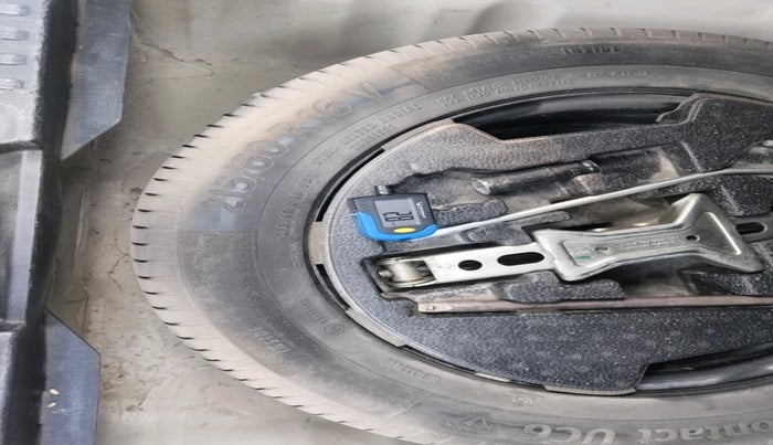 2021 Toyota URBAN CRUISER HIGH GRADE AT, Petrol, Automatic, 1,83,769 km, tyre