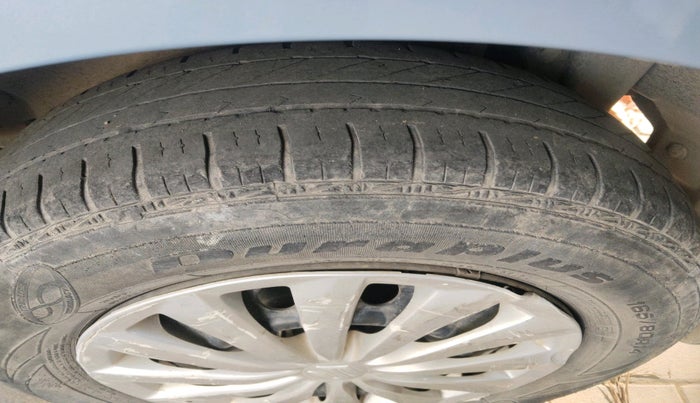 2015 Maruti Swift Dzire VXI, Petrol, Manual, 57,491 km, tyre