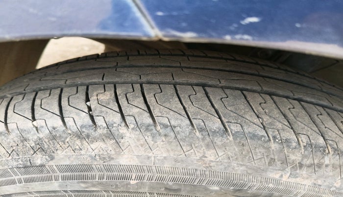 2020 Maruti Ertiga VXI CNG, Petrol, Manual, 97,582 km, tyre