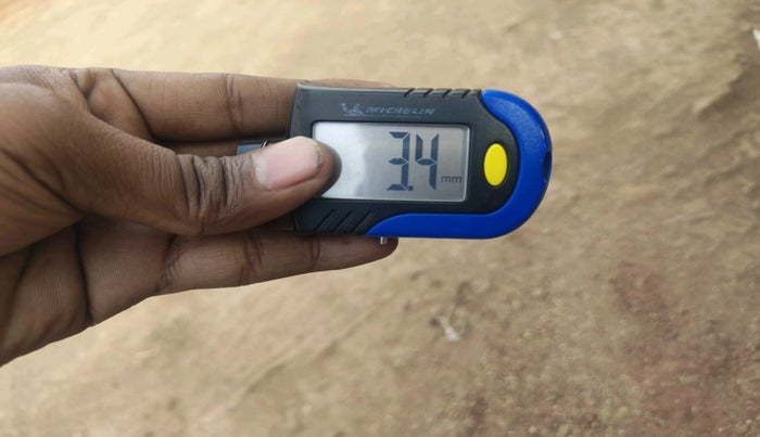 2012 Mahindra Scorpio SLE, Diesel, Manual, 1,37,828 km, tyre