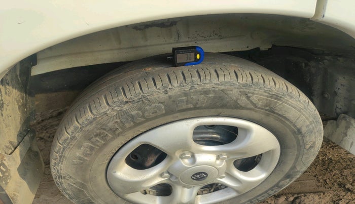 2012 Mahindra Scorpio SLE, Diesel, Manual, 1,37,828 km, tyre