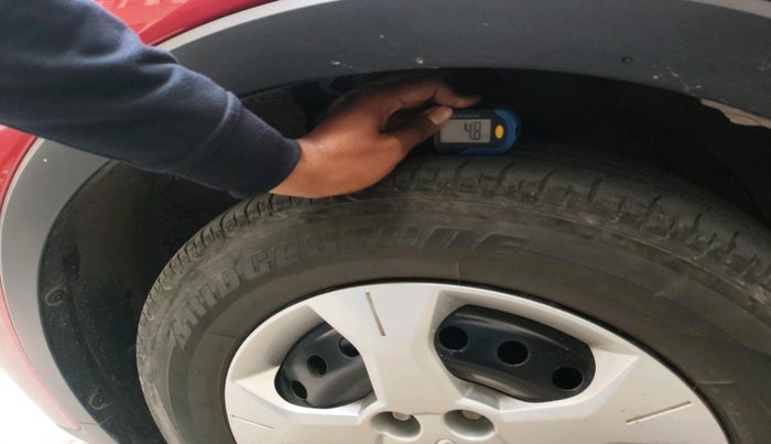 2022 Mahindra XUV300 W6 1.2 PETROL, Petrol, Manual, 27,647 km, tyre