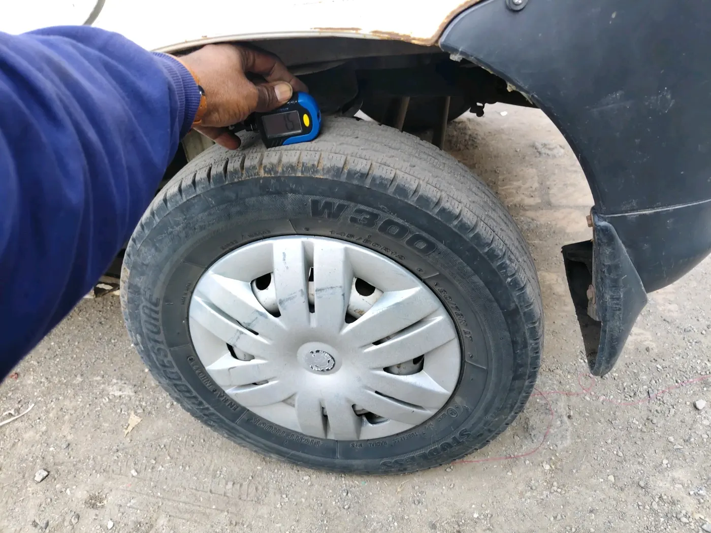 2012 Maruti Alto LXI, CNG, Manual, 1,31,491 km, tyre