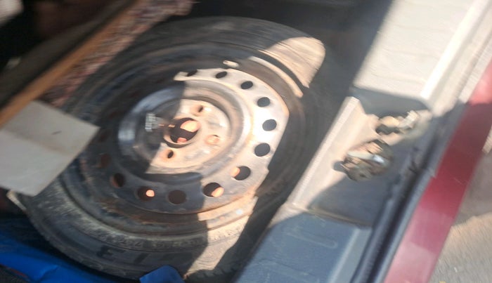 2011 Maruti Wagon R 1.0 VXI, Petrol, Manual, 49,299 km, tyre