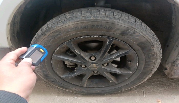 2017 Maruti Swift LXI (O), Petrol, Manual, 90,452 km, tyre