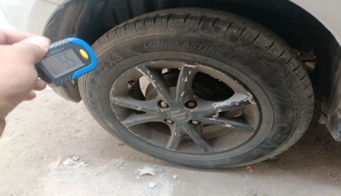 2017 Maruti Swift LXI (O), Petrol, Manual, 90,452 km, tyre