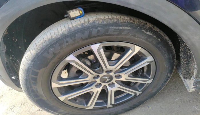 2022 Mahindra XUV700 AX 7 LUXURY D AWD AT 7 STR, Diesel, Automatic, 46,479 km, tyre