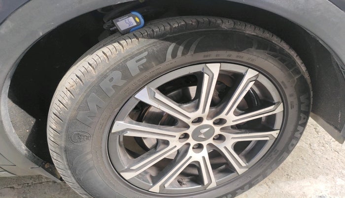 2022 Mahindra XUV700 AX 7 LUXURY D AWD AT 7 STR, Diesel, Automatic, 46,479 km, tyre