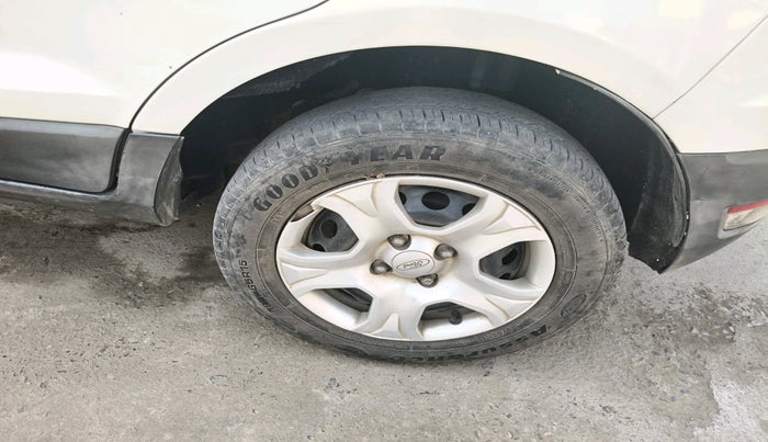 2017 Ford Ecosport TREND 1.5L DIESEL, Diesel, Manual, 1,75,058 km, tyre