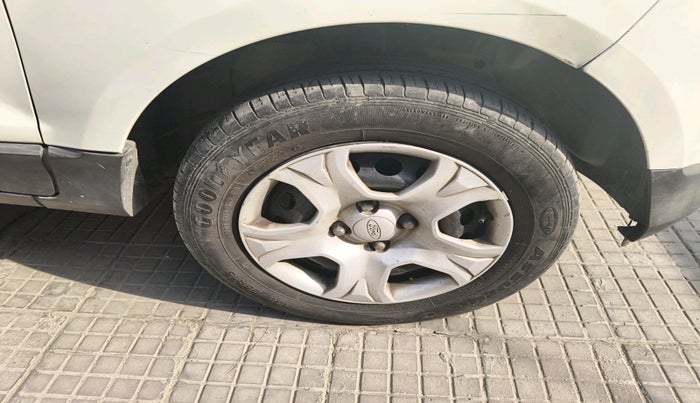 2017 Ford Ecosport TREND 1.5L DIESEL, Diesel, Manual, 1,75,058 km, tyre