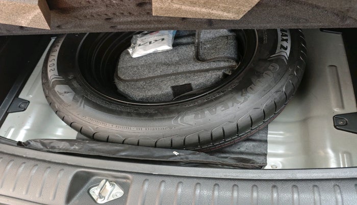 2024 KIA SELTOS  HTK PLUS 1.5 PETROL MT, Petrol, Manual, 23,482 km, tyre