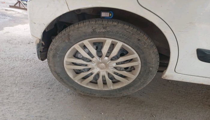 2015 Maruti Wagon R 1.0 VXI, Petrol, Manual, 61,490 km, tyre