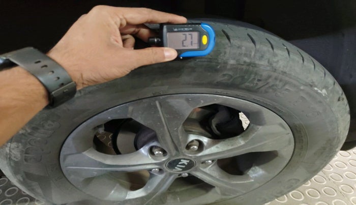 2020 KIA SELTOS HTK PLUS AT 1.5 DIESEL, Diesel, Automatic, 1,37,179 km, tyre