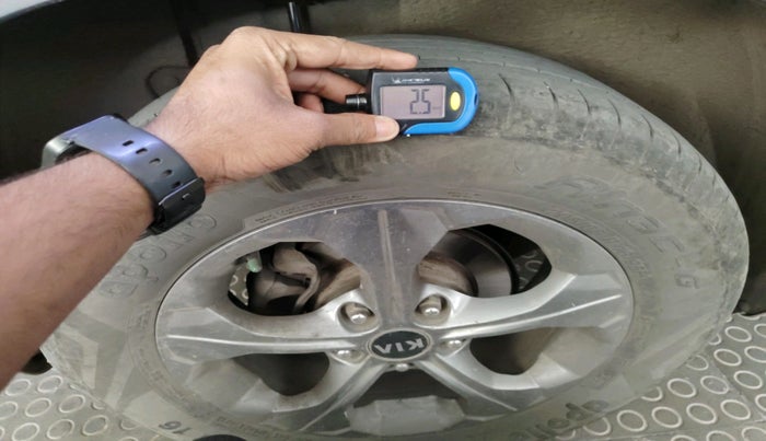 2020 KIA SELTOS HTK PLUS AT 1.5 DIESEL, Diesel, Automatic, 1,37,179 km, tyre