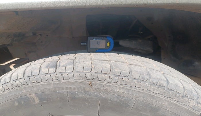 2011 Mahindra Bolero SLX BS-III, Diesel, Manual, 2,50,000 km, tyre