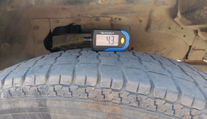 2011 Mahindra Bolero SLX BS-III, Diesel, Manual, 2,50,000 km, tyre