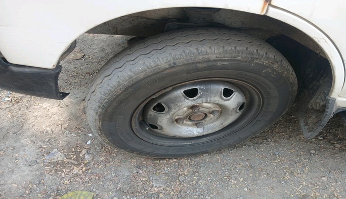 2016 Maruti Eeco 5 STR WITH A/C+HTR, Petrol, Manual, 1,75,735 km, tyre