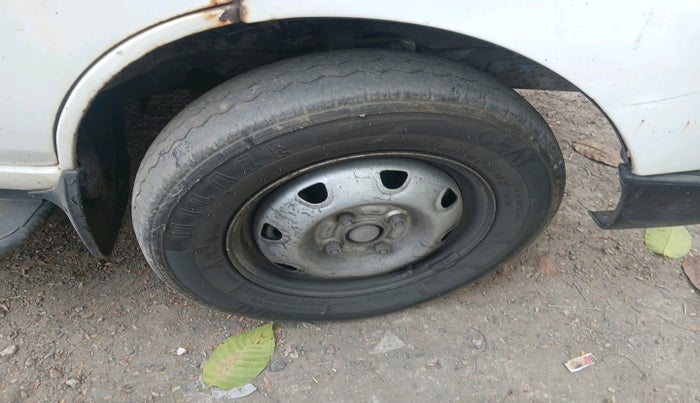 2016 Maruti Eeco 5 STR WITH A/C+HTR, Petrol, Manual, 1,75,735 km, tyre