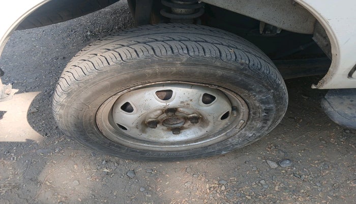 2016 Maruti Eeco 5 STR WITH A/C+HTR, Petrol, Manual, 1,75,735 km, tyre