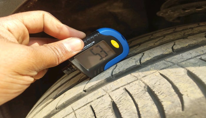 2022 Mahindra XUV700 AX 7 P MT 7 STR, Petrol, Manual, 35,561 km, tyre