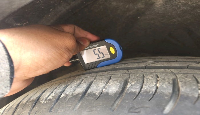 2022 Mahindra XUV700 AX 7 P MT 7 STR, Petrol, Manual, 35,561 km, tyre