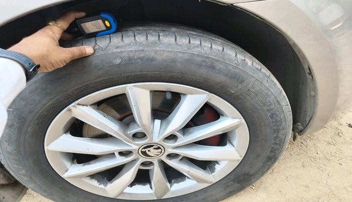 2016 Skoda Octavia STYLE PLUS AT 1.8 TSI, Petrol, Automatic, 78,962 km, tyre