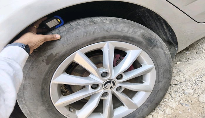 2016 Skoda Octavia STYLE PLUS AT 1.8 TSI, Petrol, Automatic, 78,962 km, tyre