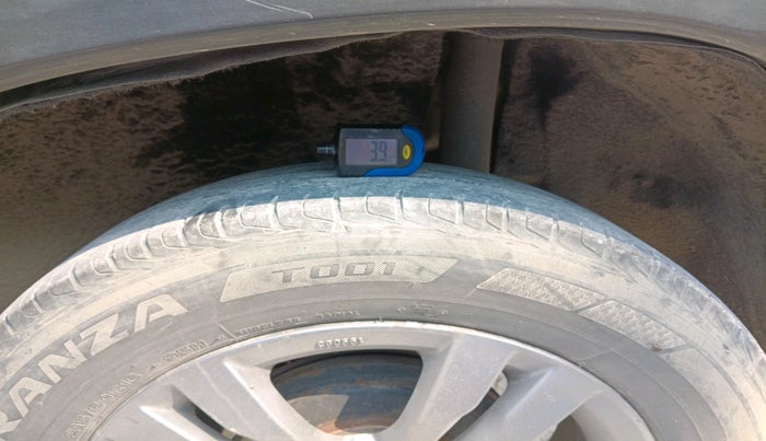 2017 Maruti Vitara Brezza ZDI, Diesel, Manual, 1,64,105 km, tyre