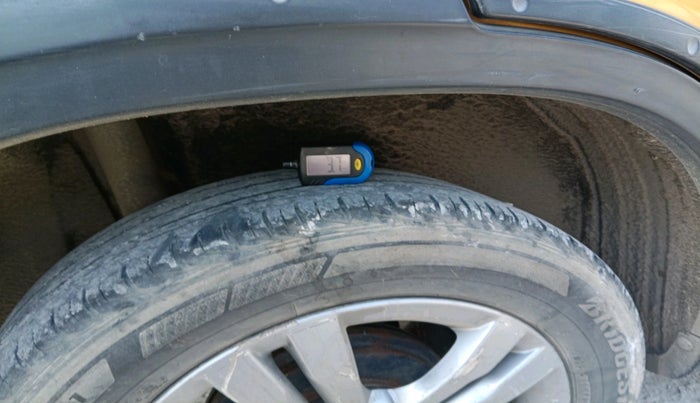 2017 Maruti Vitara Brezza ZDI, Diesel, Manual, 1,64,105 km, tyre