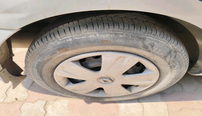 2014 Renault Scala RXE DIESEL, Diesel, Manual, 89,382 km, tyre