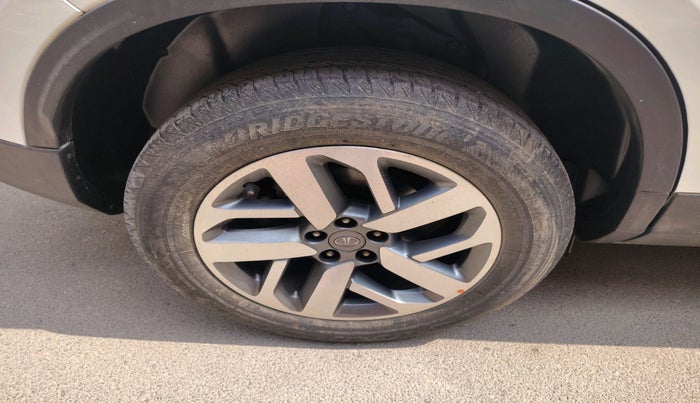 2022 Tata Safari XZ PLUS 6 S, Diesel, Manual, 20,898 km, tyre