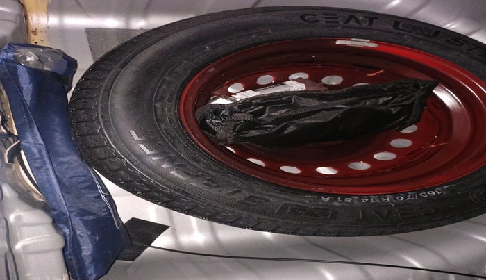 2023 Renault Kwid RXT 1.0 AMT, Petrol, Automatic, 24,075 km, tyre