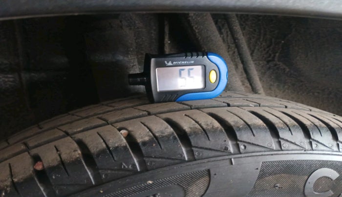 2023 Renault Kwid RXT 1.0 AMT, Petrol, Automatic, 24,075 km, tyre