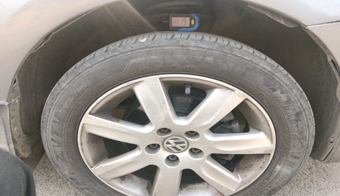 2012 Volkswagen Polo HIGHLINE1.2L, Petrol, Manual, 1,41,600 km, tyre