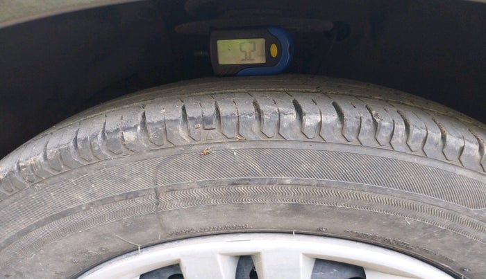 2017 Maruti Dzire VXI AMT, Petrol, Automatic, 14,125 km, tyre