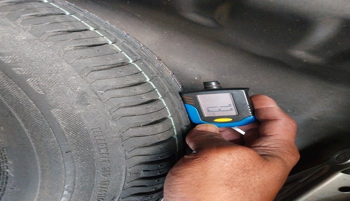 2017 Maruti Dzire VXI AMT, Petrol, Automatic, 14,125 km, tyre