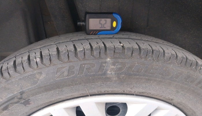 2017 Maruti Dzire VXI AMT, Petrol, Automatic, 14,125 km, tyre